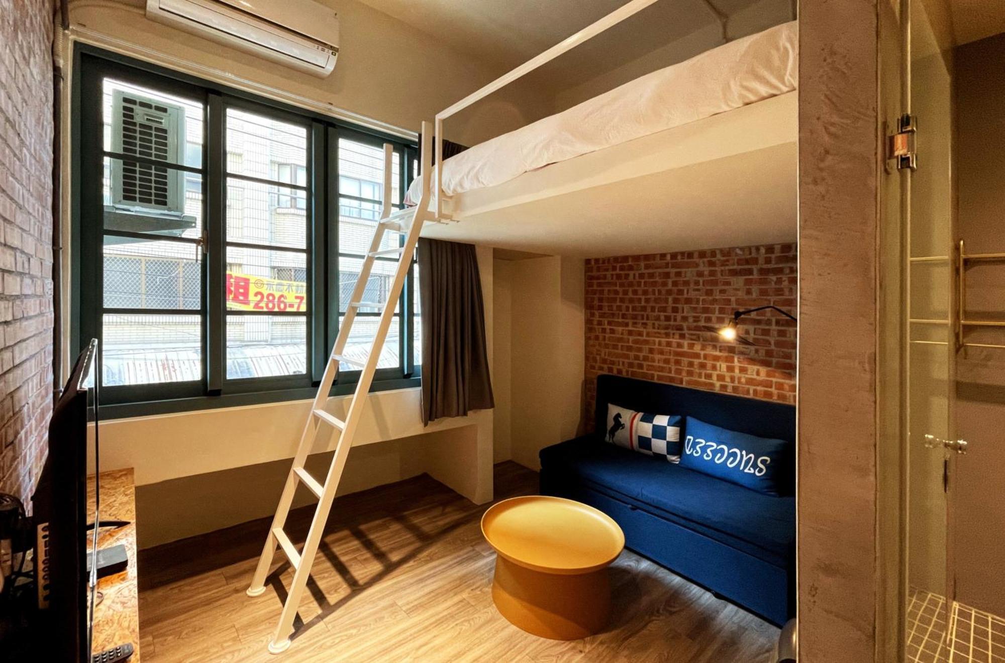 Funtime Hostel Chiayi Buitenkant foto