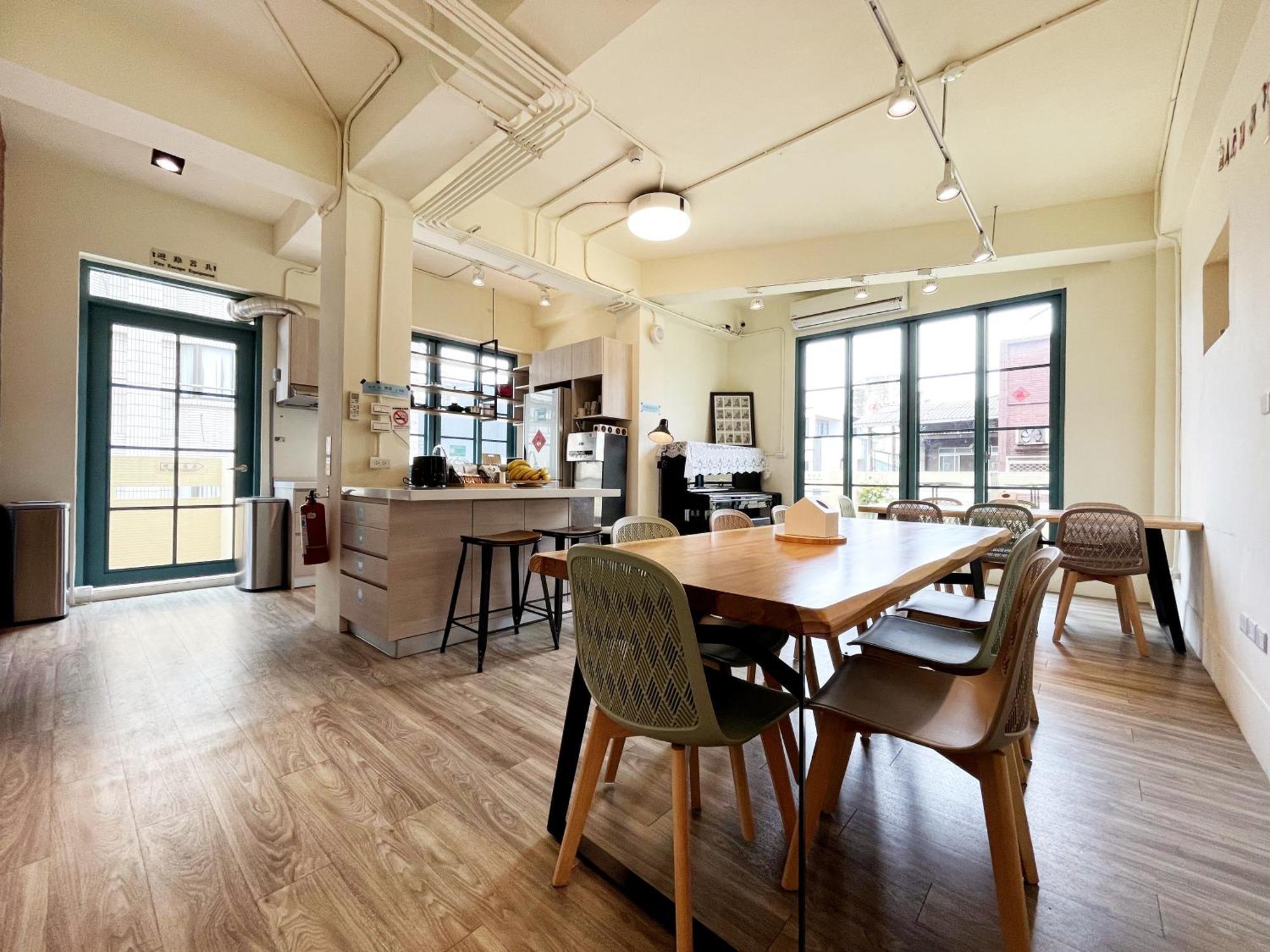 Funtime Hostel Chiayi Buitenkant foto