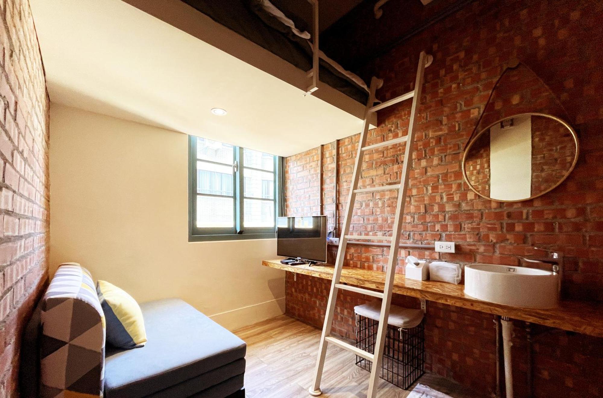 Funtime Hostel Chiayi Buitenkant foto