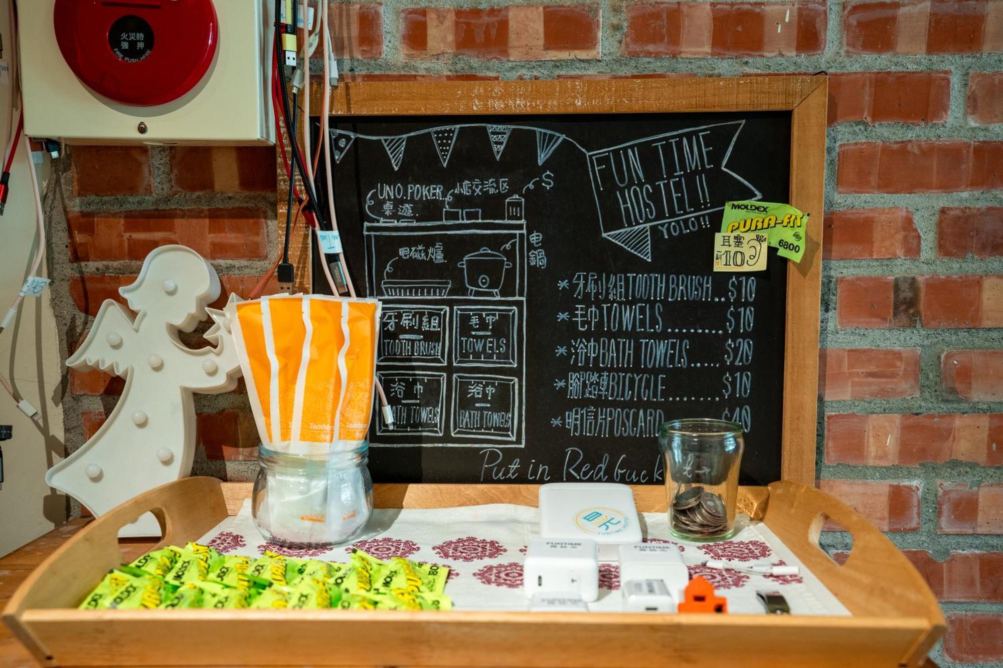 Funtime Hostel Chiayi Buitenkant foto